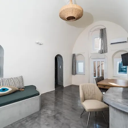 Thetis Cave Holiday home Oia (Santorini)